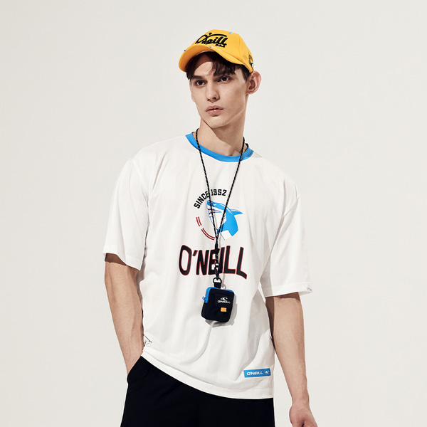 [오닐] [모델착장] 남성 샤스 자카드 반팔 티셔츠 OMTRL2256-100
